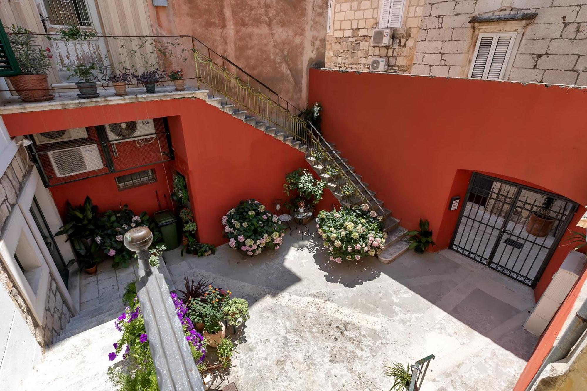 City Center Apartment Dvor Kalalarga Makarska Exterior photo